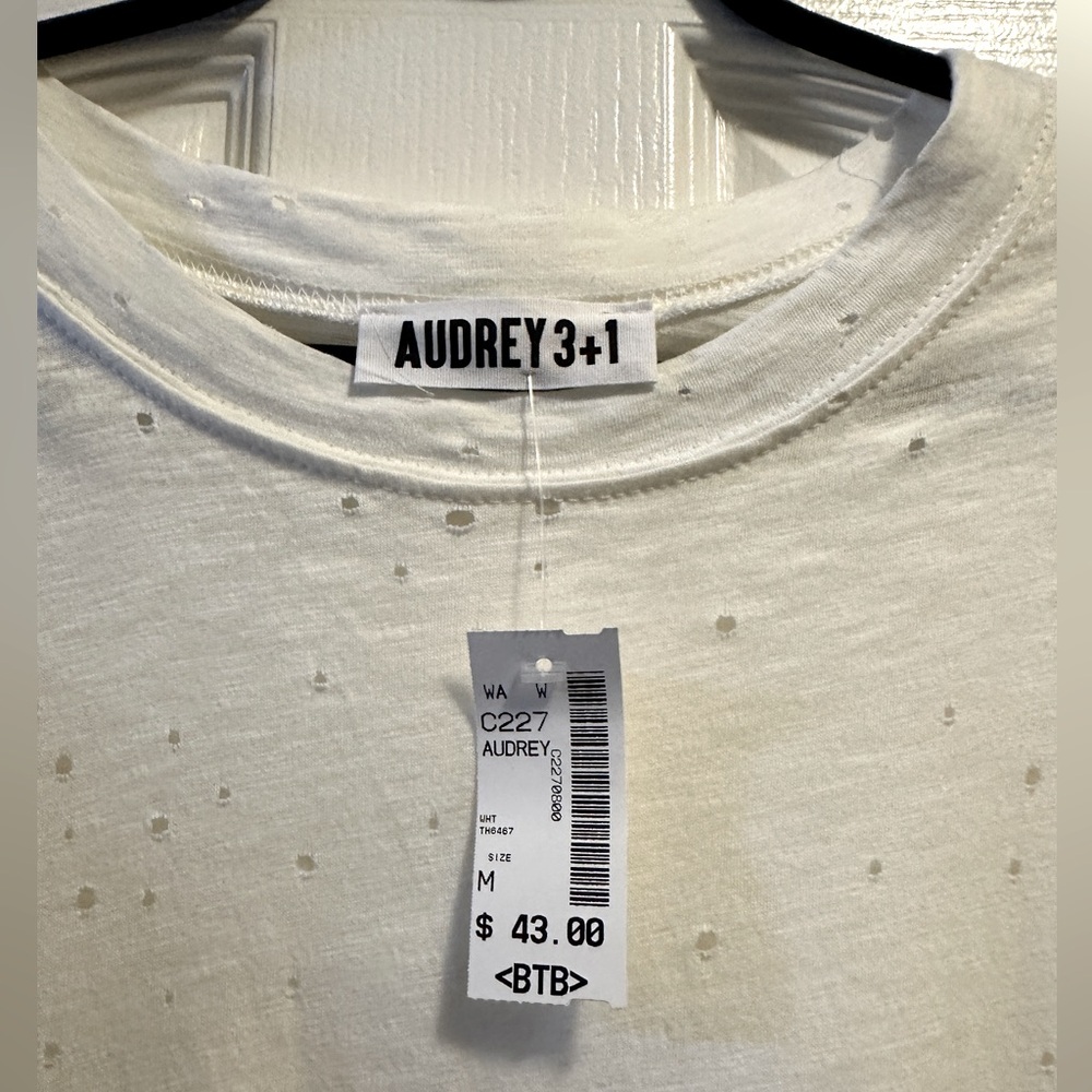(NWT) Audrey 3+1 - Longline Street Style T-Shirt, M